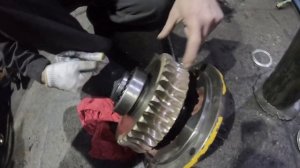 Впервые за всю историю нашего ремонта! Развалился подшипник червяка в редукторе крана SOOSAN. Ремон