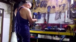 Чем просверлить быстрорез за 10 секунд. How To Drill Hardened Steel.