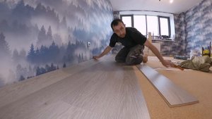 укладка ламината без порогов / стык между плиткой и ламинатом без порога