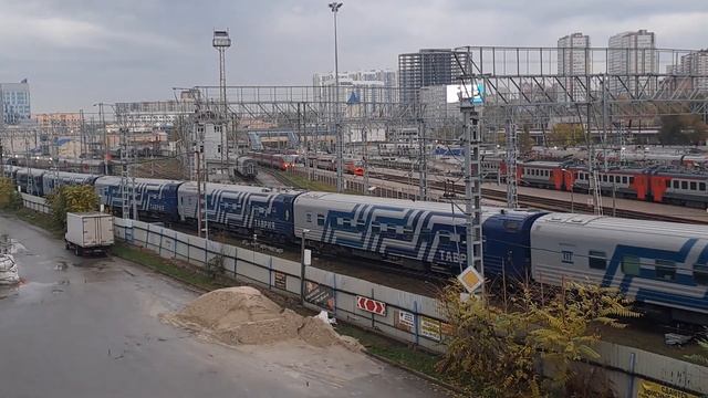 ЭП20-008 с поездом №160Щ Москва - Симферополь стартует со станции Ростов-Главный смотреть онлайн