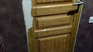 @0177 Дверная ручка с запорным механизмом в межкомнатной двери.