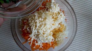 Салат из свежей моркови и так же отличная намазка на хлеб