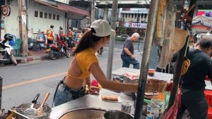 The Most Popular Rotti Lady in Bangkok Eggs & Bananas Pancake - Thai Street Food