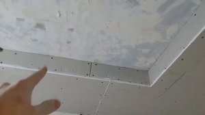 Швы гипсокартона (ГКЛ) пересекаться не должны.(основное правила)