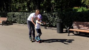 Как безопасно научить ребенка кататься на роликах | Школа роликов RollerLine Роллерлайн в Москве