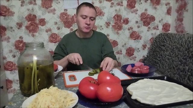Вкусная пицца, сочная,свежая.