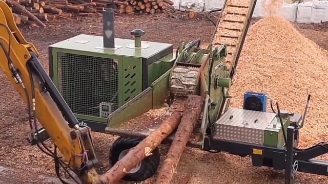 PTH 500 M Pezzolato дробилка барабанная мобильная для измельчения стволов и веток до 400 мм