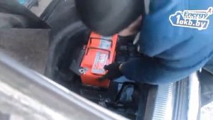 Замена аккумулятора на Audi A4B8 2008 2.0d