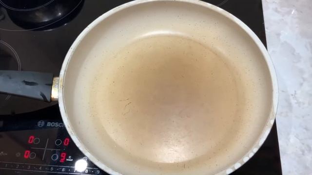 Как быстро очистить сковородку от нагара смотреть онлайн