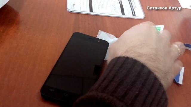 Как наклеить закаленное стекло на телефон. смотреть онлайн