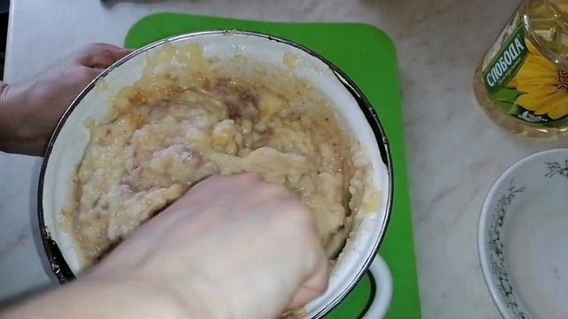 Когда нет времени готовить обед. Картофельное пюре с тушёнкой и жареным луком. смотреть онлайн