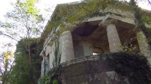 Ольгинка. Развалины старинной усадьбы Суворина.
