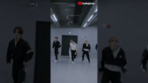 Stray Kids (FREEZE) Dance Practice Video - Hyunjin Focus