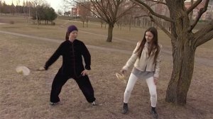 Тайцзи-теннис/ролибол в парке, сюжет СТВ.