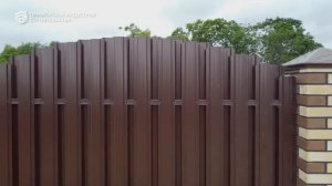 Установка фигурного забора из металлоштакетника (евроштакетника)