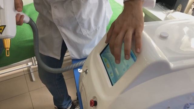 Лазерный аппарат для карбонового пилинга и удаления татуажа CH  1S8 с прицелом