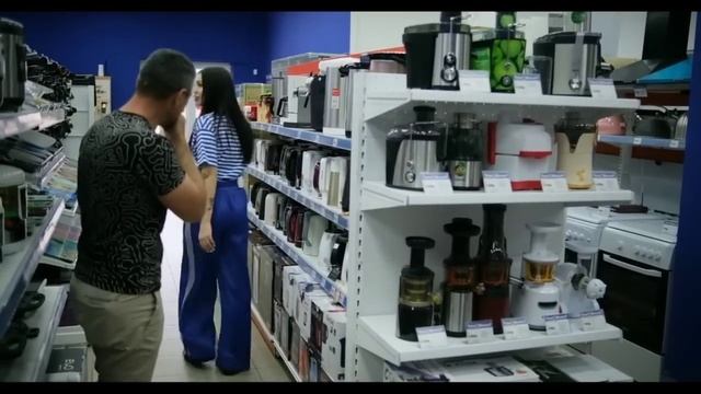 Алиса Сандра - Пранк в Магазине Техники смотреть онлайн