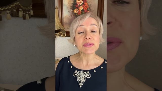 С праздником милые женщины