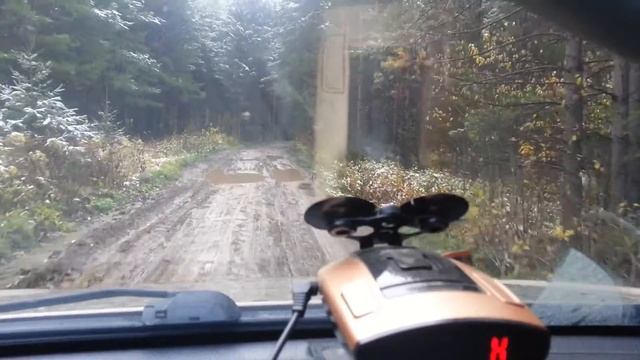 Осень дорога возле село Слобода. Река Чусовая