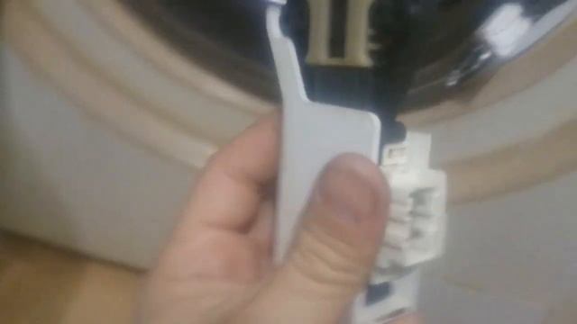 Как заменить замок на стиральной машине? смотреть онлайн