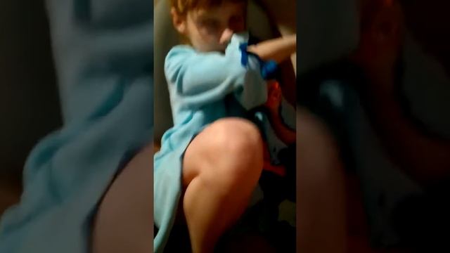 Сегодня у меня с подругой челландж чипсы. Краб и лук с сметаной. смотреть онлайн