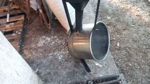 ///Бункерная кормушка для свиней из металолома!!! своими руками!///