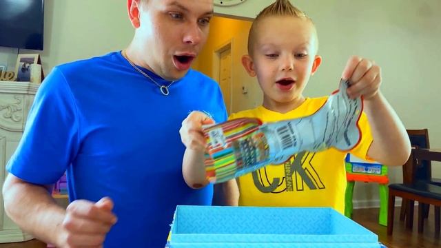 Martin Play Learning About Insects with Mystery Box Toy Challenge Pretend Play смотреть онлайн