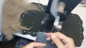 Пряду овечью шерсть