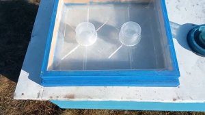 Закармливание пчёл. Отличная кормушка для закармливания в больших количествах.