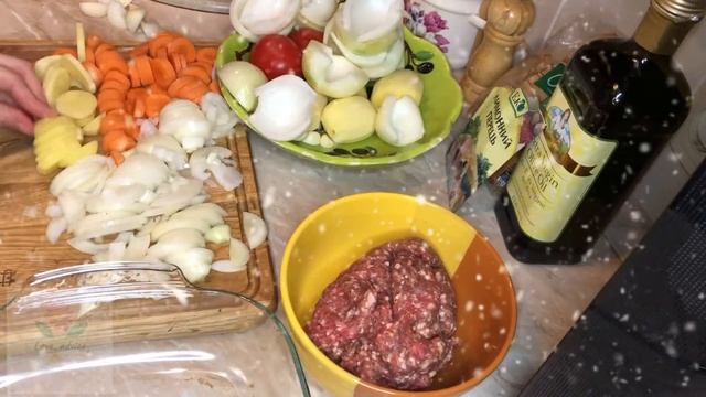 Простая кухня. - лук фаршированный мясом в духовке - быстро и вкусно.