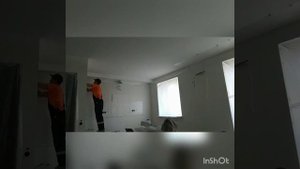 Обклейка потолка перед покраской стен.