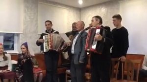 Когда безбрежный рокот океана бросает, словно щепы, корабли,