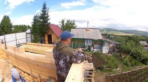 Строительство брусового дома 6х8. Запиливаем углы в теплый угол. Крепим венцы на глухари.