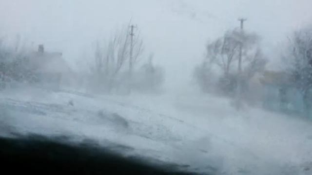 В Крыму снег приходится чистить самому... смотреть онлайн