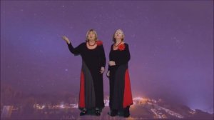 Песня "Две звезды "исполняют Людмила Чемерчева и Галина Сливко .