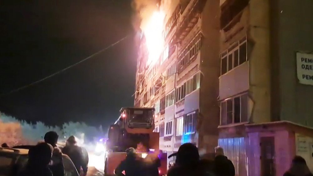 В Сыктывкаре из горящей многоэтажки спасли 10 человек / События на ТВЦ