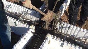 Укладка бетона с миксера в несъёмную опалубку