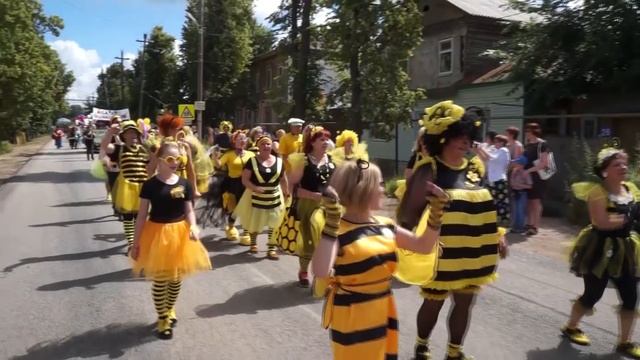 Малмыж Карнавал 2017 Пчёлы.mp4