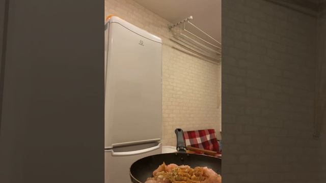 Куриное филе в соусе карри. смотреть онлайн