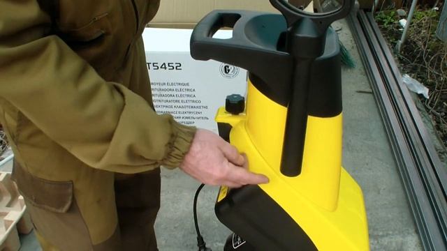 Измельчитель веток электрический YT5452 обзор