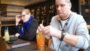 ￼ Слово пацана ￼￼Саша  Первый раз кушает суши 🍣