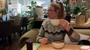 Я ВСЕ ЭТИ ГОДЫ ЖИЛА НА КУХНЕ \ ДОИЛА КОЗ КОРОВ\ КОРМИЛА КОЗЛЯТ\ВЕЛА БЛОГ  ЕЛЕ ДОЖДАЛАСЬ ПЕНСИИ