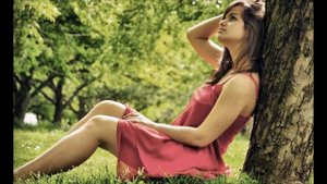 Стою под тополем, грызу травиночку