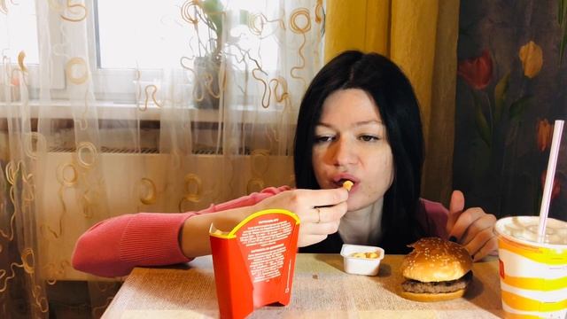 ? МУКБАНГ НОВИНКА МАКДОНАЛЬДС МОНБЛАН БУРГЕР. ?