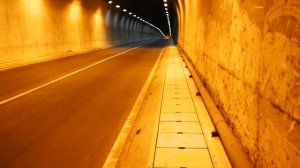 yamaha r6 2004 superbbb tunnel flyby sound!