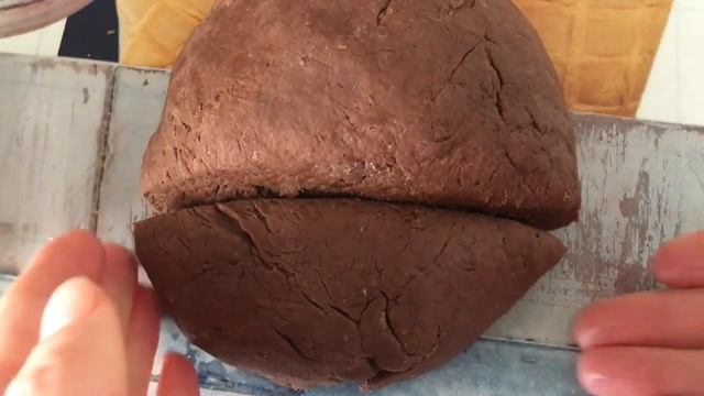 Чудесный нежный шоколадный пирог с кремом и грушами!