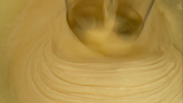 Положила в шарлотку вместо яблок мандарины. Очень вкусно! смотреть онлайн