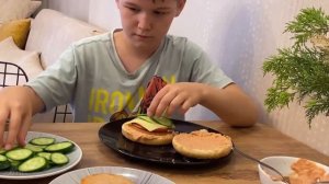 ВЕСЕЛО ГОТОВИМ БУРГЕРЫ ДОМА С ДЕТЬМИ - Простой и Вкусный Рецепт Бургеров в домашних условиях