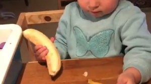 Очистка банана.