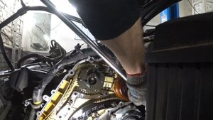 Течь масла. Как заменить внутреннюю прокладку цепи Volvo XC70, XC90 3.2